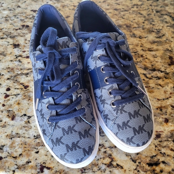 Micheal Kors Sneakers - Picture 3 of 4